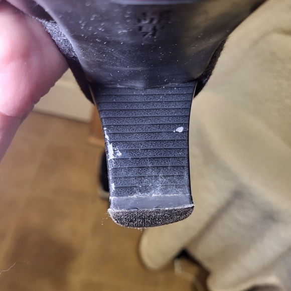 AEROSOLES grey wool heels,Sz 9.5, buckles, minor chips on heels, see pics - Picture 7 of 10